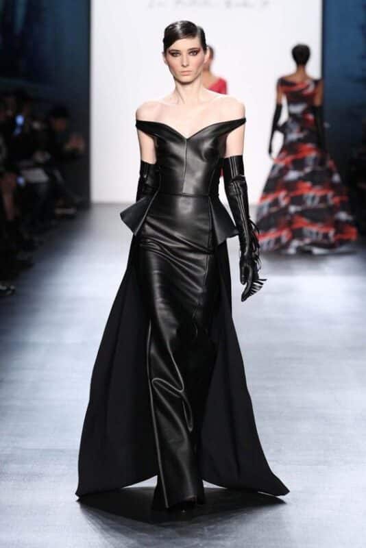 Outfit de noche vestido de cuero negro de gala
