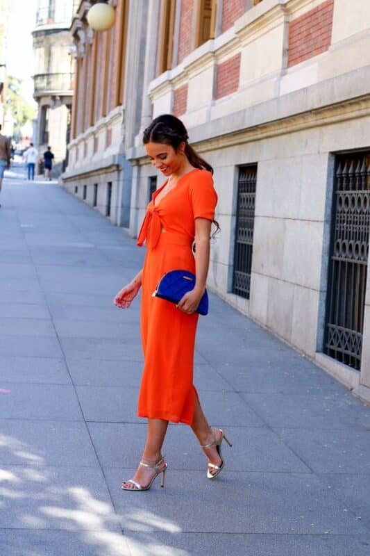 ▷ Outfits de noche con vestidos naranjas – Como combinarlo 2023 - QNoche