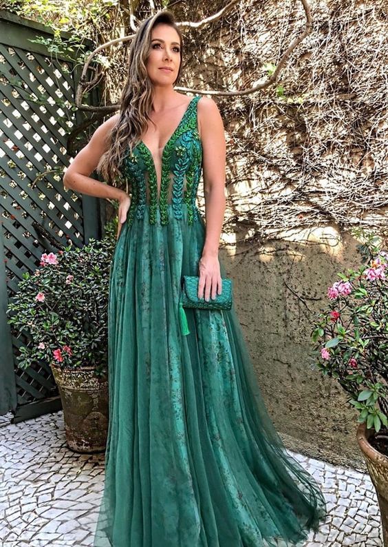 vestido verde esmeralda con verde