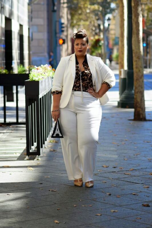 Traje blanco con blusa estampada talles grandes