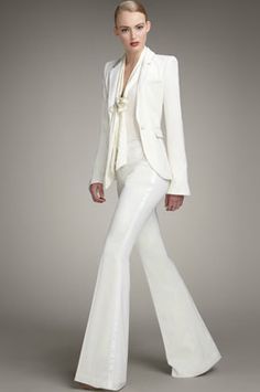 Traje pantalon para senora color blanco con blusa con lazo