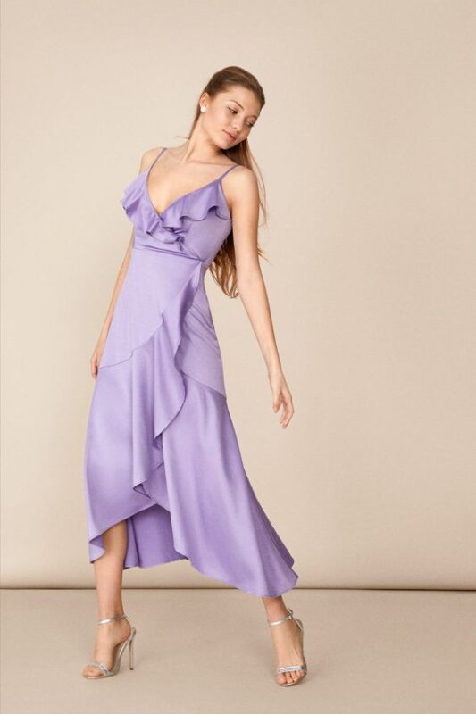 vestido cruzado de seda lila
